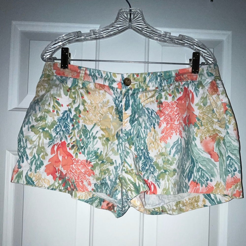 EUC Old Navy Women’s Floral Shorts - White Floral - Size 6